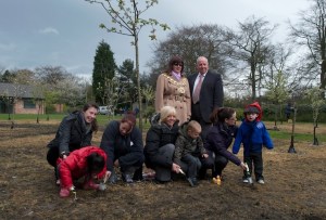 Oakdale pupils with Mayor as flowers arrive